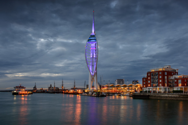 Обои картинки фото moody spinnaker tower, города, - огни ночного города, бухта, башня, ночь