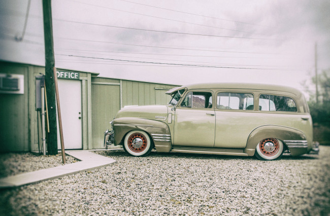 Обои картинки фото 1949-chevrolet-suburban, автомобили, custom classic car, chevrolet