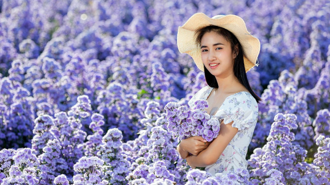 Обои картинки фото девушки, - азиатки, азиатка, шляпа, платье, цветы