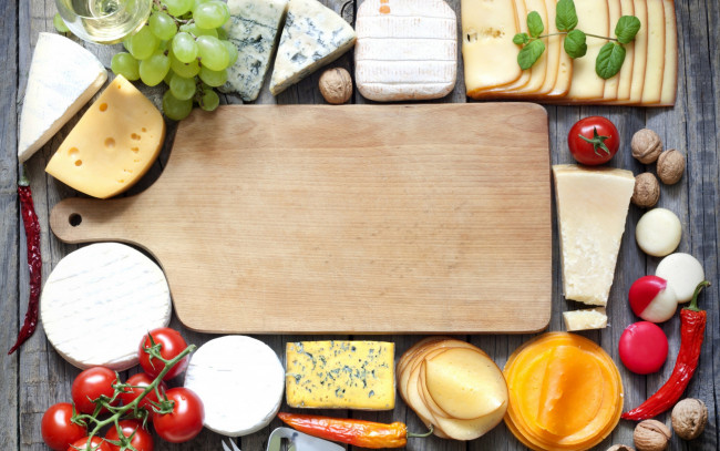 Обои картинки фото еда, разное, сыр, виноград, перец, орехи