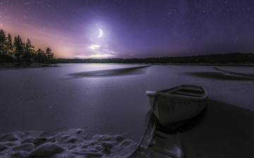 Картинка корабли лодки +шлюпки месяц рингерике звёзды звёздное небо ночь norway ringerike снег мороз зима озеро норвегия lake yangen лодка