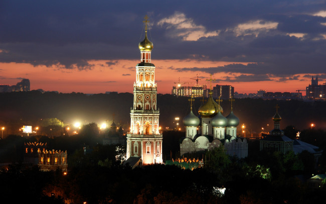 Обои картинки фото города, москва , россия, ночь, монастырь, novodevichy, convent, москва, купола, башня, огни