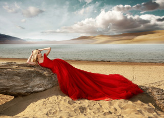 Картинка девушки -unsort+ блондинки +светловолосые поза ренат хисматулин девушка море песок стиль пляж красное платье