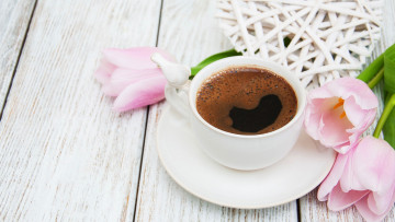 Картинка еда кофе +кофейные+зёрна чашка тюльпаны