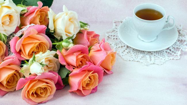 Обои картинки фото еда, напитки,  чай, розы, букет, чай, чашка