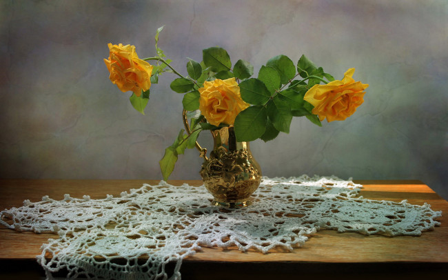Обои картинки фото цветы, розы, кувшин, желтые, букет