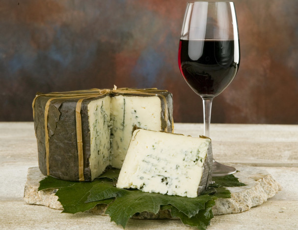 Обои картинки фото еда, сырные, изделия, сыр, вино