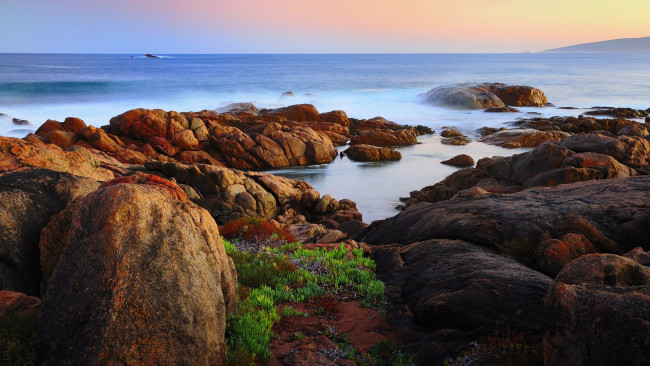 Обои картинки фото rocks, on, shore, природа, побережье, море, трава, камни
