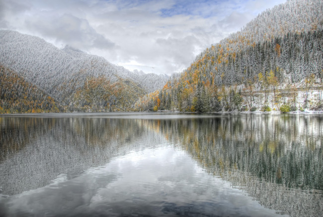 Обои картинки фото природа, реки, озера, зима, горы, рица, озеро, абхазия