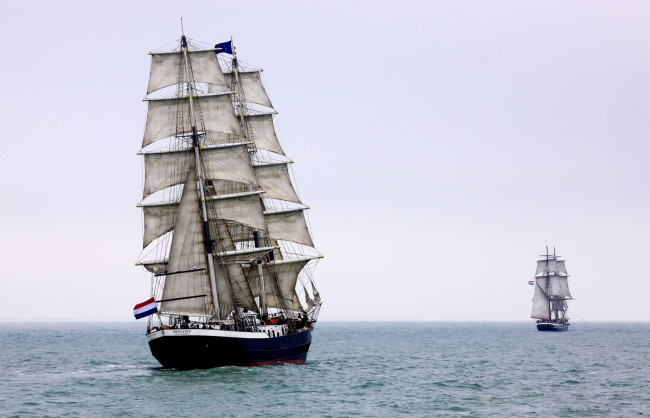 Обои картинки фото корабли, парусники, xxx, флаг, паруса
