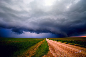 обоя природа, стихия, грунтовка, дорога, поля, шторм, небо, тучи, альберта, канада