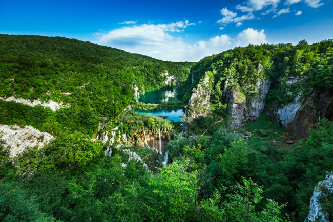 Обои картинки фото plitvice lakes national park,  croatia, природа, реки, озера, плитвицкие, национальный, парк, хорватия, водопады, лес, панорама, пейзаж, каскад, скалы, donja, jezera, plitvice, lakes, national, park, croatia