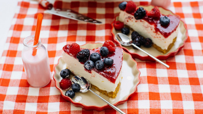 Обои картинки фото еда, торты, ежевика, голубика, малины, торт, ягоды, выпечка