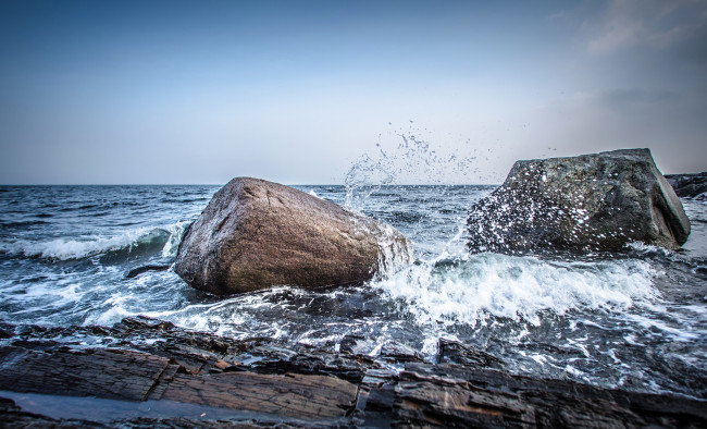 Обои картинки фото природа, побережье, норвегия, брызги, скалы, шторм, камни, небо, море