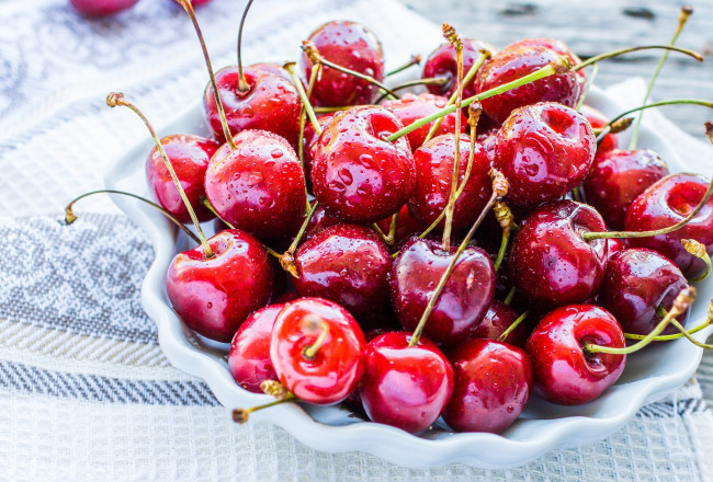 Обои картинки фото еда, вишня,  черешня, ягоды, капли, красный, вишни