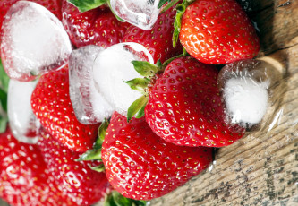 Картинка еда клубника +земляника макро кубики лед ягоды