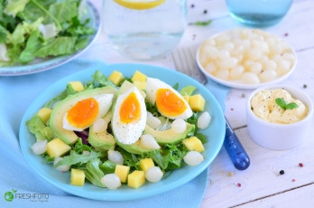 Картинка еда Яичные+блюда салат авокадо яйцо лук