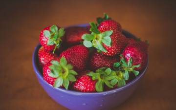 Картинка еда клубника +земляника миска ягоды