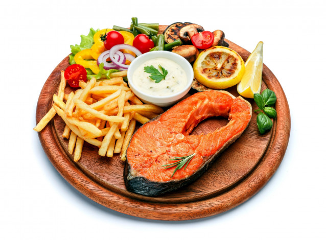 Обои картинки фото еда, рыбные блюда,  с морепродуктами, форель, картофель, фри, овощи, соус