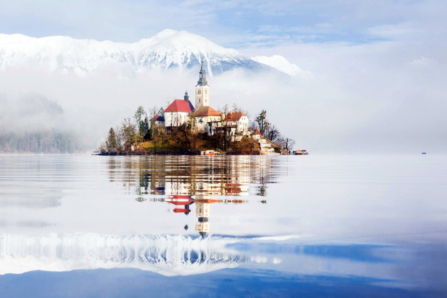 Обои картинки фото города, блед , словения, озеро, туман