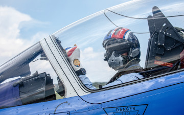 Картинка авиация кабина+пилотов patrouille de france dassault dornier alpha jet воздушные и космические силы франции французский военный самолет учебно тренировочный кабина летчик