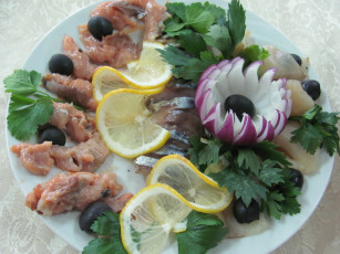 Картинка еда рыбные блюда морепродуктами петрушка рыба маслины лимоны