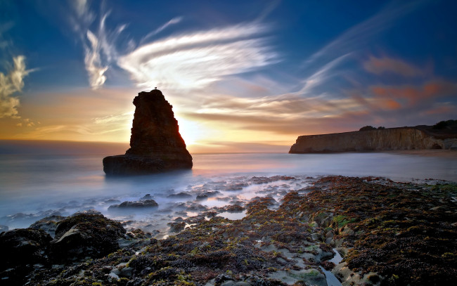 Обои картинки фото seascape, природа, побережье, море, пляж, камни, скала, облака