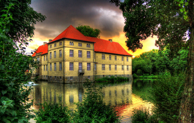 Обои картинки фото дворец, стрункеде, германия, города, дворцы, замки, крепости, здание, водоем, окна
