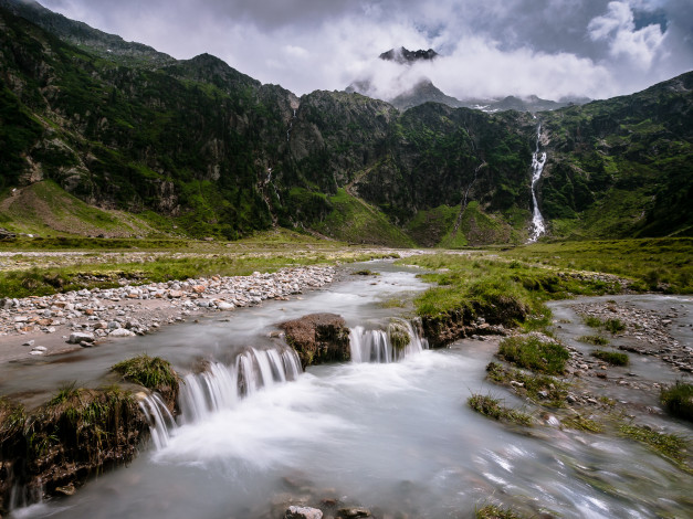 Обои картинки фото природа, водопады, горы, водопад, лес