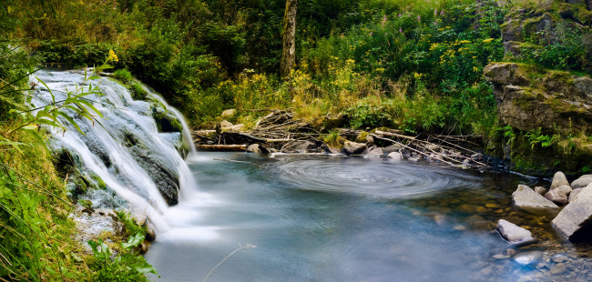 Обои картинки фото природа, водопады, водоворот, лес, река, водопад
