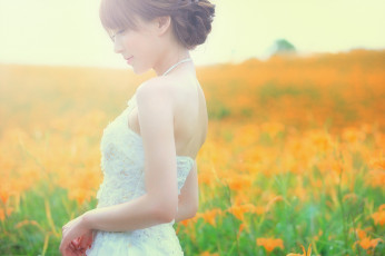 Картинка девушки patty+lai азиатка платье луг улыбка невеста