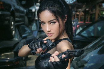 Картинка девушки -+девушки+с+оружием девушка азиатка пистолет два прицел автомат оружие цель модель брюнетка красотка поза взгляд макияж