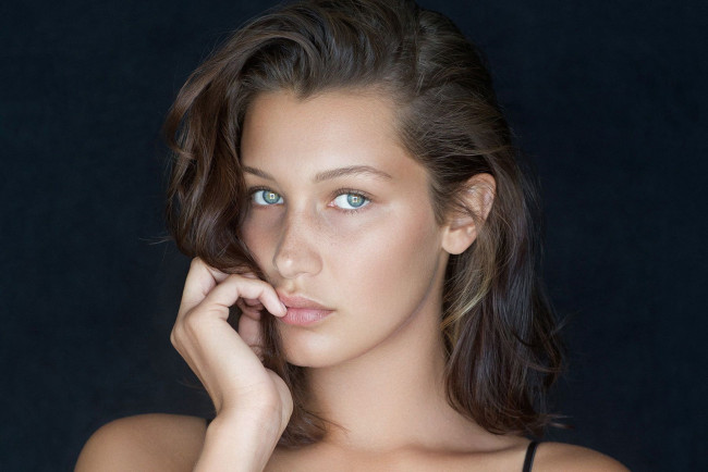 Обои картинки фото bella hadid, девушки, bella, hadid, портрет, лицо, девушка, модель, красавица, стройная, сексуальная, поза, макияж, причёска, фигура, наряд, стильная, мода