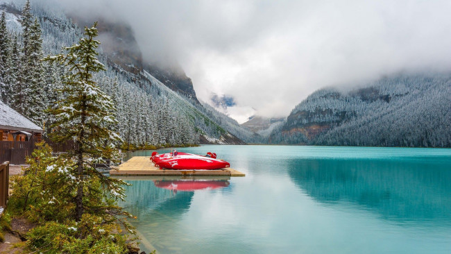 Обои картинки фото природа, реки, озера, озеро, деревья, снег, горы, лодки