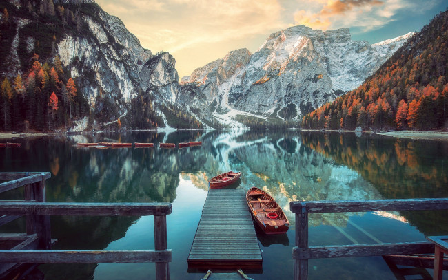 Обои картинки фото корабли, лодки,  шлюпки, горы, озеро, мостки, отражение