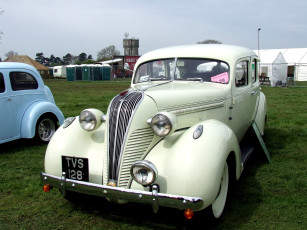 Картинка автомобили выставки+и+уличные+фото hudson terraplane 1932 бeлый ретро