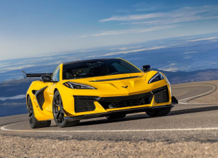 обоя chevrolet corvette, автомобили, corvette, желтый, дорога