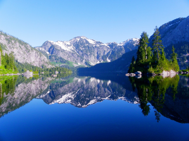 Обои картинки фото природа, реки, озера, ели, горы, озеро, деревья, остров, пейзаж, отражение