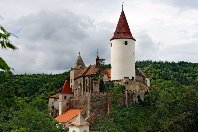 Обои картинки фото замок, кршивоклат, Чехия, города, дворцы, замки, крепости, башни, лес, каменный