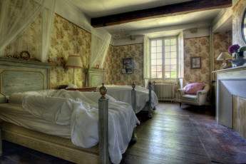 Картинка интерьер спальня кровати кресло балдахины