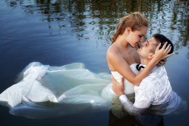 Обои картинки фото разное, мужчина женщина, жених, невеста, вода