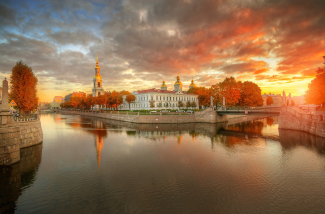 Обои картинки фото города, санкт-петербург,  петергоф , россия, канал, мост, закат, небо, осень