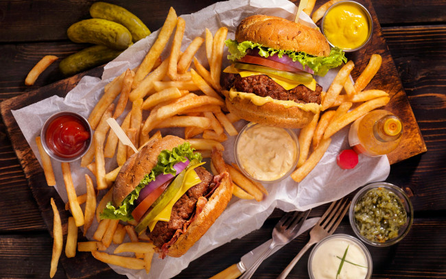 Обои картинки фото еда, бутерброды,  гамбургеры,  канапе, гамбургер, картофель, фри, соус