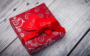 Картинка праздничные подарки+и+коробочки подарок коробка лента сердечки