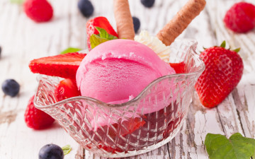 Картинка еда мороженое десерты клубника