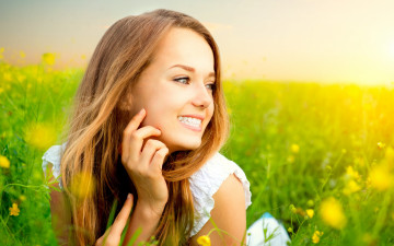 Картинка девушки -unsort+ лица +портреты улыбка лето радость цветы луг