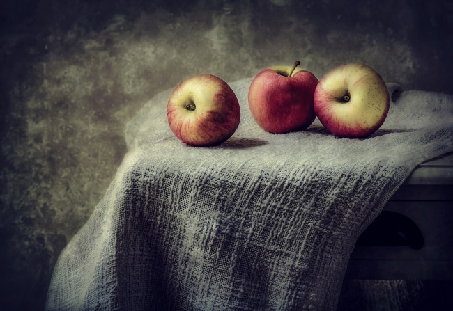 Обои картинки фото еда, Яблоки, ткань, яблоки