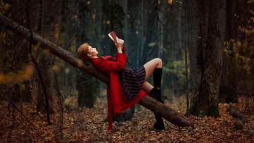 Картинка девушки -unsort+ рыжеволосые+и+другие книга осень лес на открытом воздухе лежа спине чтение книги рыжая anastasia+zhilina