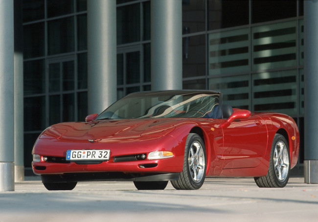 Обои картинки фото автомобили, corvette, eu-spec, convertible, chevrolet, красный, 2004г, c5