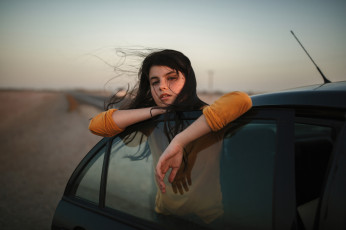 Картинка девушки -+брюнетки +шатенки красивая девушка автомобиль женщины на открытом воздухе raluca vlad